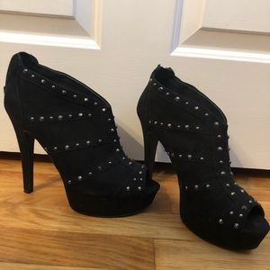 GUESS Studded heel